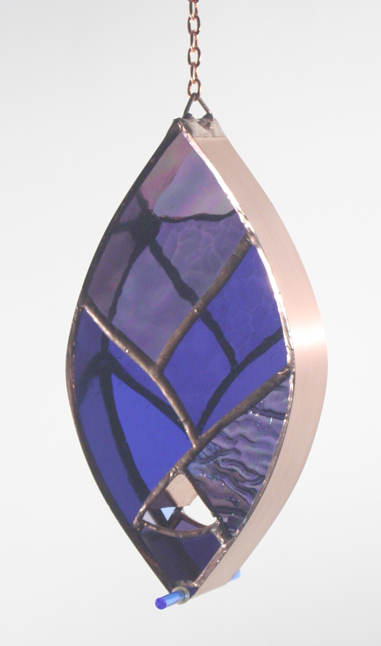 Northern Light bird feeder shown in Purple color combination